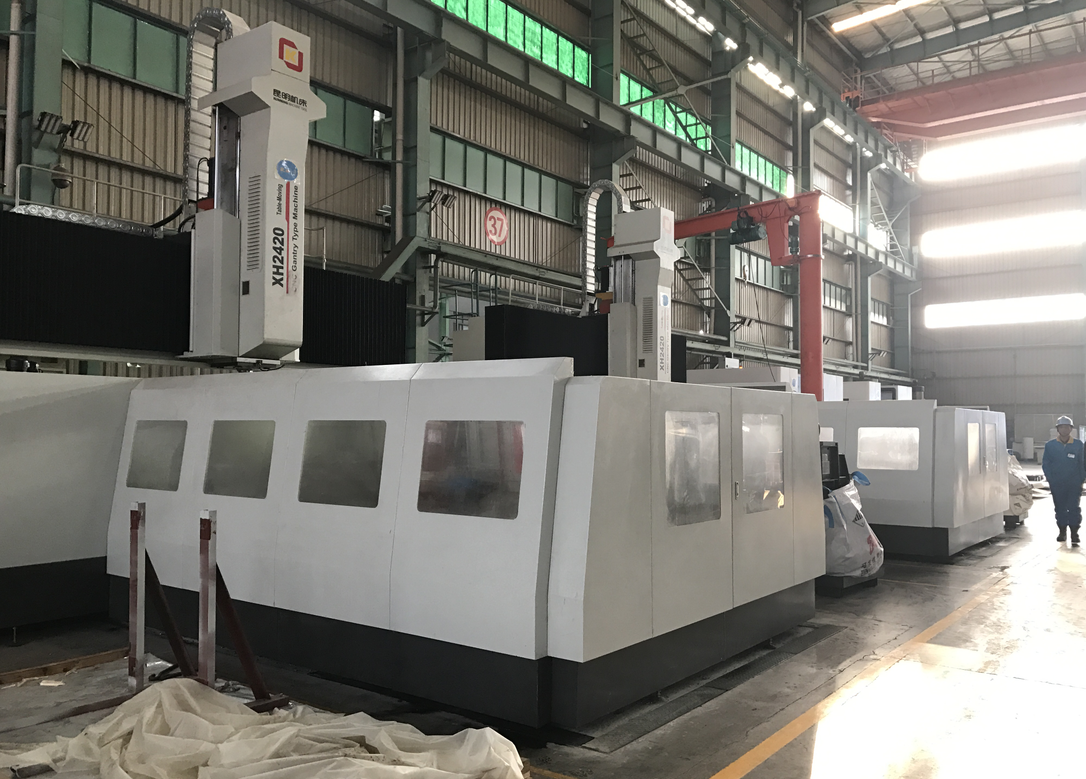 Kunming XH2420 gantry type boring milling machining center put into production